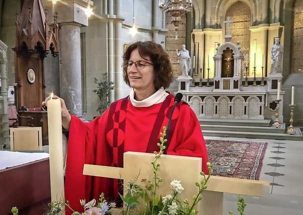 Après 7 ans de ministère entre La Chaux-de-Fonds et Neuchâtel, Anne-Marie Kaufmann officie comme curé de la paroisse de Berne depuis 2012.  © PP