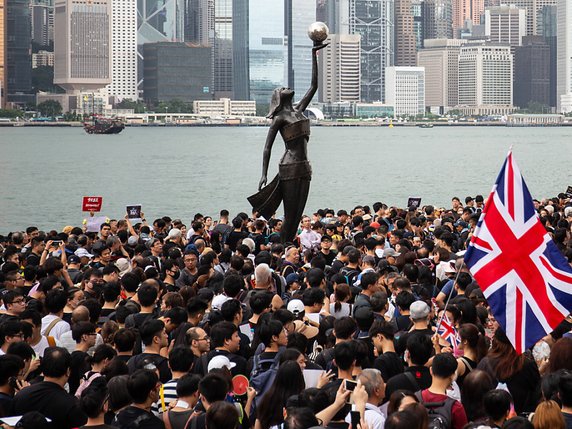 Depuis des semaines,  Hong Kong est plongé dans une profonde crise politique déclenchée par un projet de loi autorisant les extraditions vers la Chine. © KEYSTONE/EPA/CHAN LONG HEI