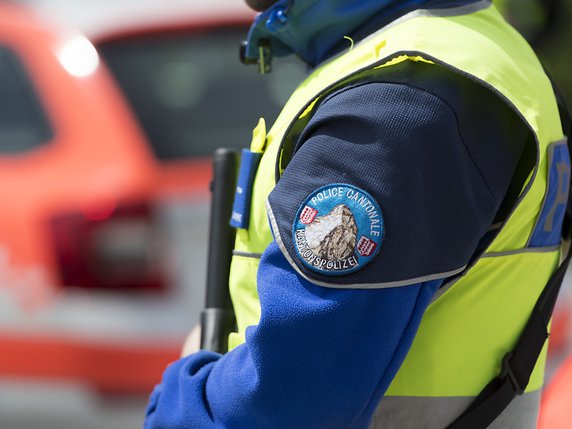 La police valaisanne a découvert les marchandises volées lors d'un contrôle de circulation (photo d'illustration). © KEYSTONE/LAURENT GILLIERON