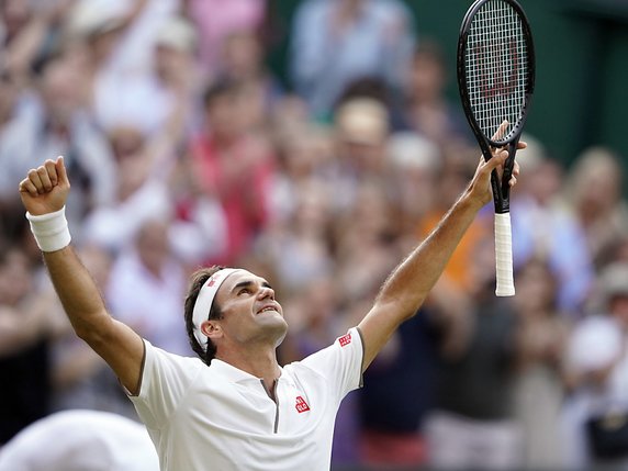 Toute la joie de Roger Federer après sa victoire face à Rafael Nadal © KEYSTONE/EPA/NIC BOTHMA