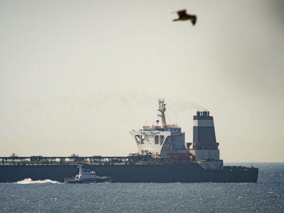 Le pétrolier iranien Grace 1 a été arraisonné le 4 juillet par la police et les douanes de Gibraltar, assistées d'un détachement de Royal Marines britanniques. Gibraltar le soupçonne d'avoir voulu livrer du pétrole à la Syrie, en violation des sanctions européennes (archives). © KEYSTONE/AP/MARCOS MORENO