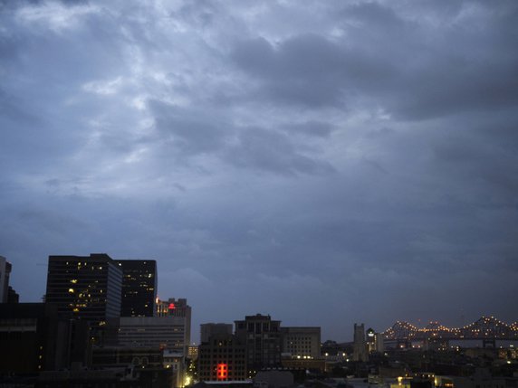 Barry n'a passé que quelques heures en ouragan avant d'être rétrogradé en tempête tropicale. Pour être classé comme ouragan, il faut des vents  à 119 km/h. © KEYSTONE/AP The Advocate/MAX BECHERER