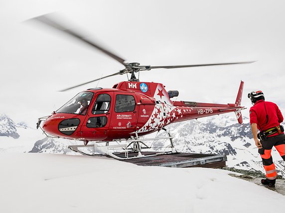 Les tarifs de sauvetage héliporté ont été fixés en Valais après plusieurs années de désaccord (archives). © KEYSTONE/JEAN-CHRISTOPHE BOTT