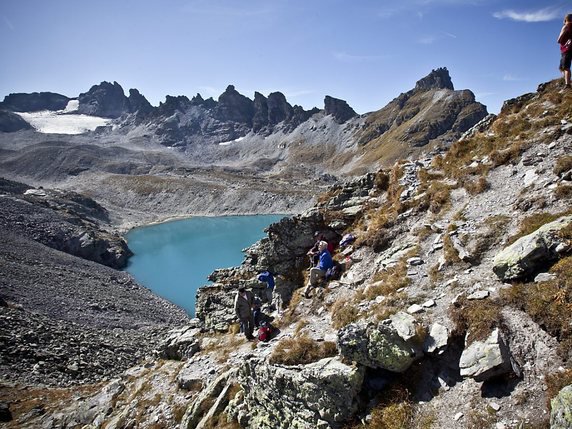 En haut à gauche, le glacier du Pizol en 2009. Il a perdu 85% de sa surface entre 1850 et 2010 (archives). © KEYSTONE/ENNIO LEANZA