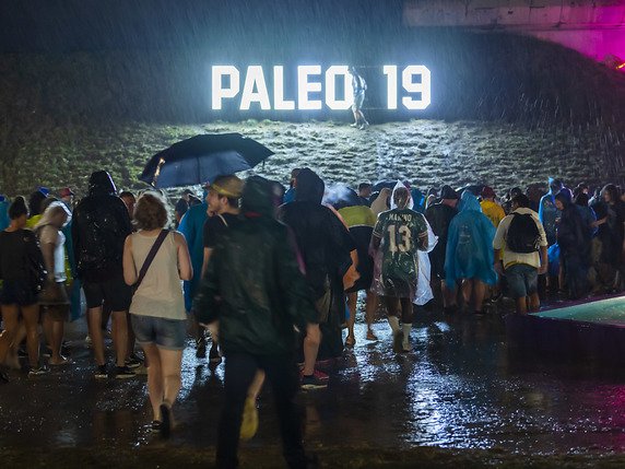 Paléo a été largement arrosé en fin de semaine. © KEYSTONE/MARTIAL TREZZINI