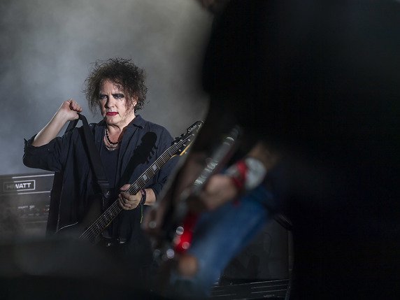 Le concert de Robert Smith, de The Cure, un des "moments magiques" du festival. © KEYSTONE/MARTIAL TREZZINI