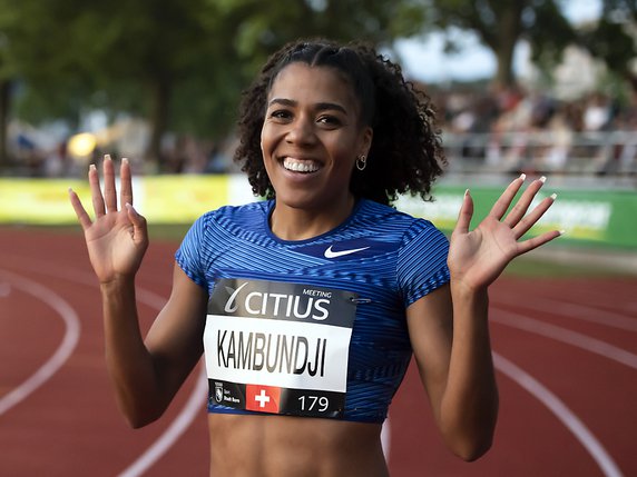 Mujinga Kambundji s'est rassurée après sa victoire sur le 100 m. © KEYSTONE/ANTHONY ANEX