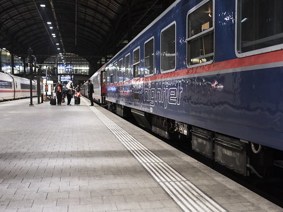 Les trains de nuit ayant la cote auprès des voyageurs, les CFF et ÖBB envisagent de renforcer leur offre en la matière (archives). © KEYSTONE/CHRISTIAN BEUTLER