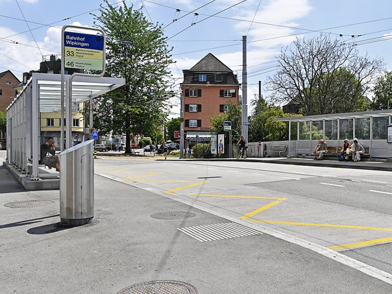 L'altercation s'est produite à un arrêt de bus (photo symbolique). © KEYSTONE/WALTER BIERI