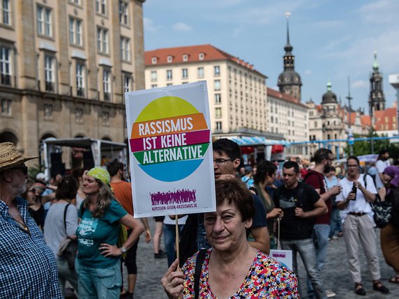 Un grand melting-pot de manifestants de tous bords, ONG, artistes, syndicalistes, responsables politiques unis dans l'alliance #Unteilbar (indivisible en français) ont commencé de défiler peu après 14h00 dans une ambiance décontractée au coeur de cette ville baroque (archives). © KEYSTONE/EPA/FILIP SINGER