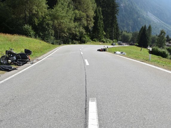 Deux motocyclistes se sont morts dans un accident à Vicosoprano dans les Grisons. © Kantonspolizei Graubünden