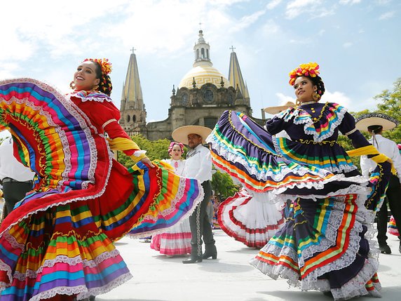 Les danseurs provenaient pour la plupart d'écoles de danse folklorique. © KEYSTONE/EPA EFE/FRANCISCO GUASCO