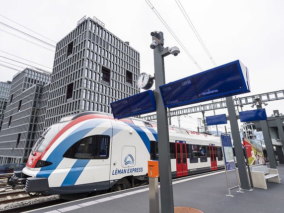 A l'instar du M2 à Lausanne, le Léman Express devrait provoquer un saut qualitatif dans la perception des transports publics dans l'agglomération genevoise (photo prétexte). © KEYSTONE/MARTIAL TREZZINI