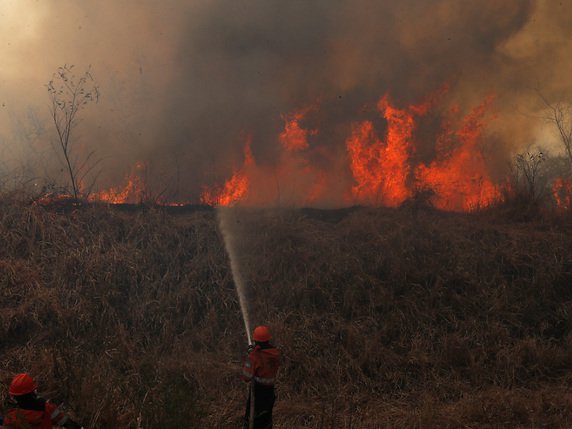 De janvier au 30 août, le Brésil a enregistré 88'816 départs de feu, selon l'INPE, dont 51,9% en Amazonie, conséquence directe, selon les spécialistes, de l'augmentation de la déforestation. © KEYSTONE/AP/JUAN KARITA