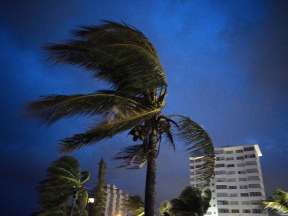 L'ouragan de catégorie 5, qualifié de "catastrophique" par le Centre national des ouragans américain (NHC), a touché terre à Elbow Cay, sur les îles Abacos dans le nord-ouest des Bahamas. © KEYSTONE/AP/RAMON ESPINOSA