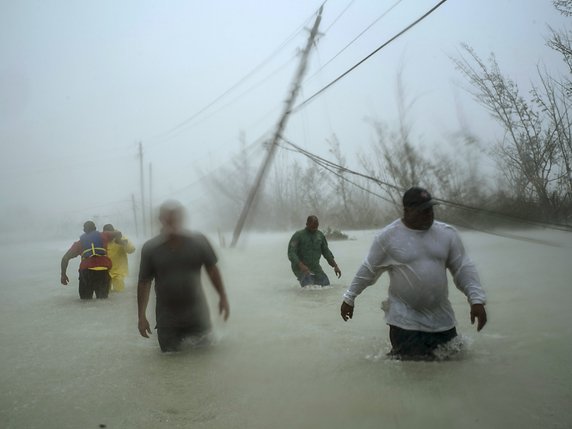 Des pluies diluviennes sont tombées sur certaines régions des Bahamas. © KEYSTONE/AP/RAMON ESPINOSA