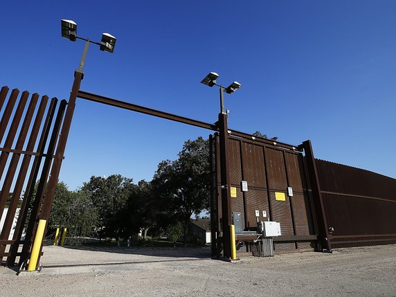 Des soldats américains pourront être déployés à la frontière avec le Mexique jusqu'à fin septembre 2020. Ici un poste-frontière près d'Hidalgo au Texas (archives). © KEYSTONE/EPA/LARRY W. SMITH