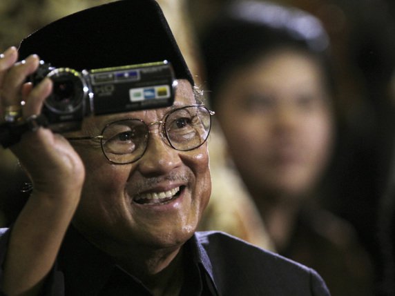 L'ancien président indonésien, B.J. Habibie, ici en 2010, est décédé à l'âge de 83 ans (archives). © KEYSTONE/AP Pool European Pressphoto Agency/BARBARA WALTON