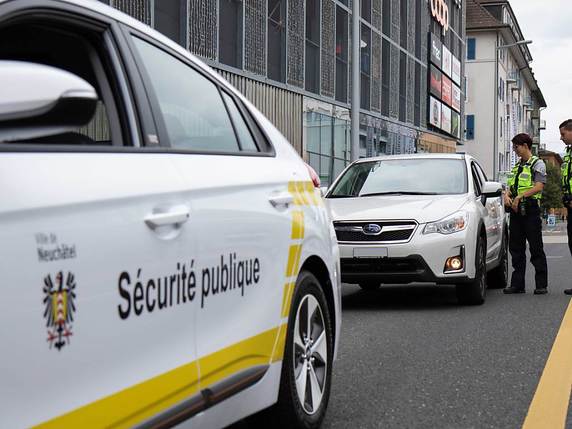 La Ville de Neuchâtel s'est doté de véhicules de sécurité publique, 100% électriques, aux armoiries de la cité. © Christophe Golay