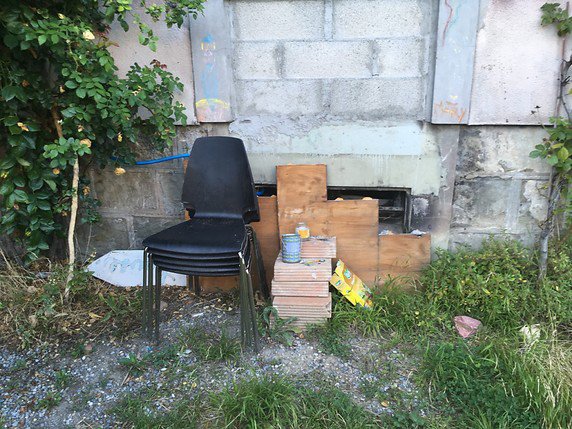 Une des maisons dont l'accès a été condamné près de la gare à Lausanne. © ALJF