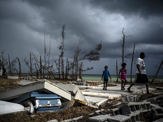 La tempête Humberto a été loin de causer autant de dégâts que Dorian. © KEYSTONE/AP/RAMON ESPINOSA