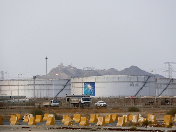 La frappe a provoqué une réduction brutale de production de 5,7 millions de barils par jour, soit environ 6% de l'approvisionnement mondial. © KEYSTONE/AP/AMR NABIL