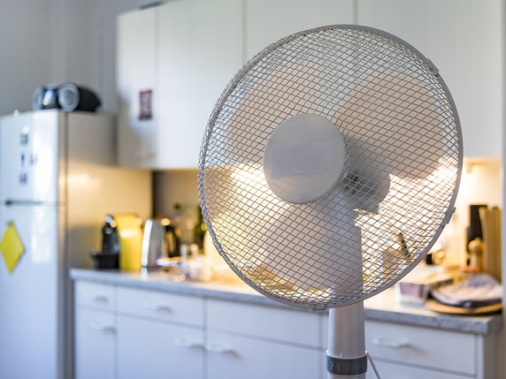 Les ventes de climatiseurs et autres ventilateurs se sont envolées en Suisse au premier semestre (archives). © KEYSTONE/JEAN-CHRISTOPHE BOTT