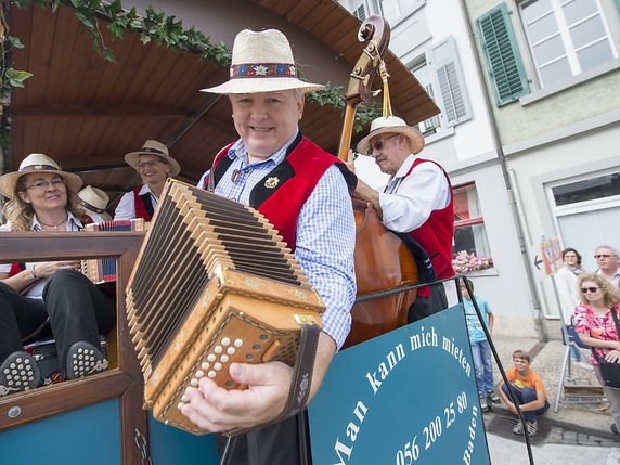 La fête fédérale de la musique populaire (ici en 2015 à Aarau) va s'emparer de la station valaisanne de Crans-Montana jusqu'à dimanche (archives). © KEYSTONE/URS FLUEELER