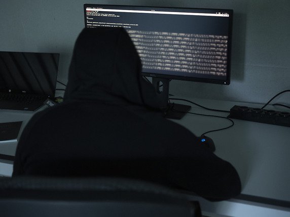 La cybercriminalité caracole en tête des délits rapportés par les 2111 personnes qui ont renvoyé le formulaire de la ZHAW début 2018. © KEYSTONE/STR