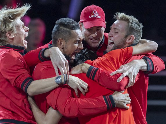 La joie du Team World après la victoire de Tayor Fritz © Keystone/MARTIAL TREZZINI