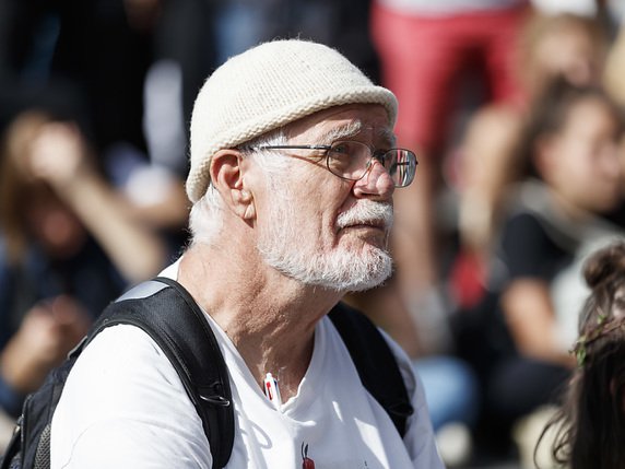 Habitué des manifestations pour le climat, le Prix Nobel de chimie Jacques Dubochet devrait prendre la parole à Berne (archives). © KEYSTONE/CYRIL ZINGARO