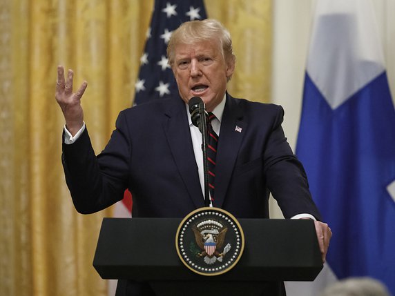Donald Trump a laissé éclater sa frustration pendant une conférence de presse commune avec le président finlandais Sauli Niinisto. © KEYSTONE/AP/CAROLYN KASTER