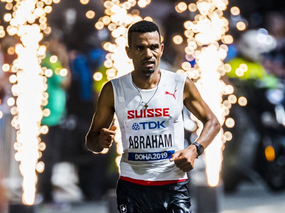 Tadesse Abraham a terminé dans le top 10 du marathon à Doha © KEYSTONE/JEAN-CHRISTOPHE BOTT
