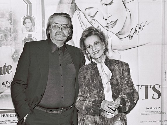 Freddy Buache en compagnie de l'actrice française Jeanne Moreau à Lausanne. C'était en 1988 (archives). © KEYSTONE/FREDDY BUACHE/STR