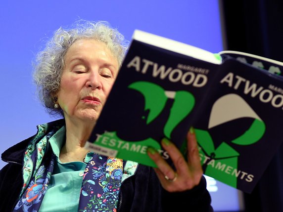 Margaret Atwood a reçu le Booker Prize pour "The Testaments" (archives). © KEYSTONE/EPA/FACUNDO ARRIZABALAGA