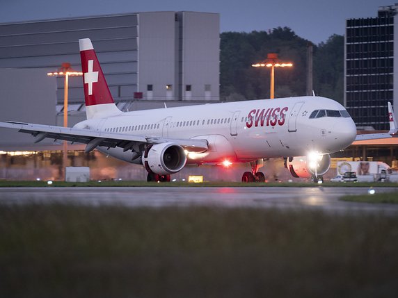 L'A321 de Swiss s'est posé à Zurich une dizaine de minutes après y avoir décollé et ce, en raison d'un dégagement de fumée dans la cabine (archives). © KEYSTONE/GAETAN BALLY