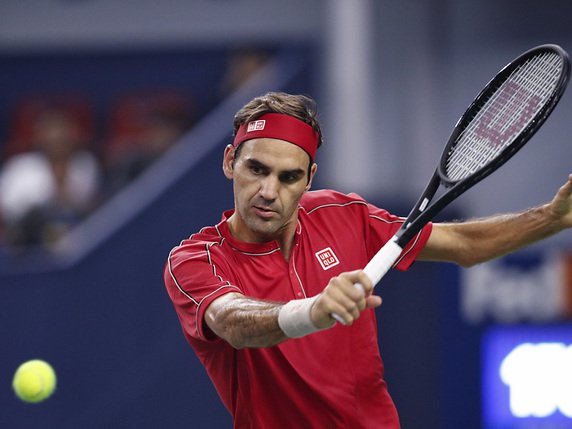 Roger Federer expéditif pour son premier tour à Bâle. © KEYSTONE/AP/ANDY WONG