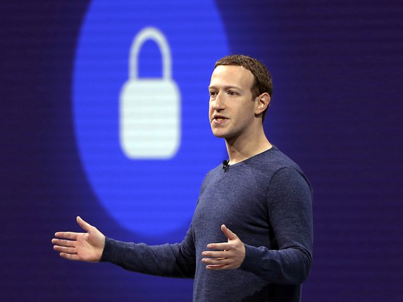 "J'ai confiance dans le fait que nous soyons beaucoup mieux préparés. Mais je sais aussi que de plus en plus de pays ont la capacité de mener des attaques de plus en plus sophistiquées, et qu'ils continuent d'essayer", a déclaré Mark Zuckerberg, le patron de Facebook (archives). © KEYSTONE/AP/MARCIO JOSE SANCHEZ