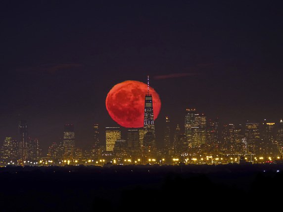 "Nous voulons absolument avoir des Européens sur la Lune", a dit Jan Wörner, patron de l'agence spatiale européenne (ESA). "2024 sera purement américain", a-t-il indiqué. Pour les Européens, "je ne sais pas, peut-être 2027 ou 2028" (archives). © KEYSTONE/AP/J. DAVID AKE