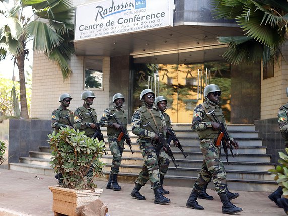Des soldats maliens patrouillent dans la capitale Bamako (archives). © KEYSTONE/AP/JEROME DELAY