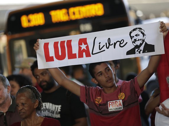 L'ex-président brésilien Luiz Inacio Lula da Silva purge actuellement une peine de 8 ans et 10 mois de réclusion pour corruption (archives). © KEYSTONE/AP/ERALDO PERES