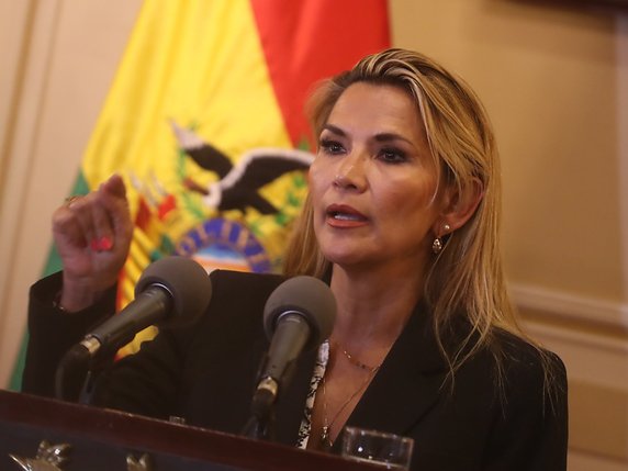 La présidente bolivienne par intérim Jeanine Anez prépare un gouvernement qui devrait être réduit au strict minimum. © KEYSTONE/EPA EFE/RODRIGO SURA