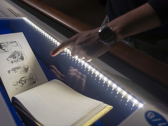 Expo avec la première histoire en estampes de Toepffer, accompagnée d'éditions et de manuscrits originaux sortis des réserves de la Bibliothèque de Genève. © KEYSTONE/MARTIAL TREZZINI