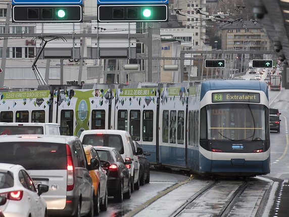 Les besoins des transports publics passeront avant ceux du trafic individuel dans le canton de Zurich (archive). © KEYSTONE/ENNIO LEANZA