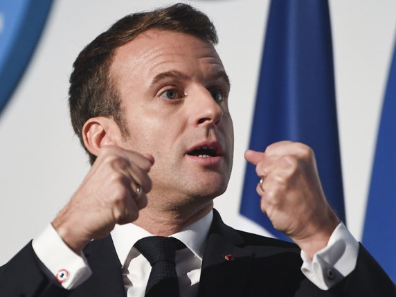 Au premier jour de sa visite à Amiens, Emmanuel Macron a cherché à convaincre les jeunes d'"être quand même positifs et (d')avancer". "On a des difficultés, on les affronte. Est-ce que les choses vont moins bien qu'il y a 20 ans sur tous les sujets? Faux!". © KEYSTONE/AP AFP/ERIC FEFERBERG