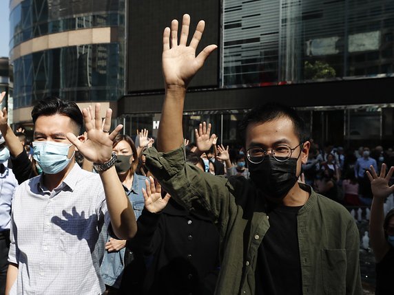 Les autorités locales pro-Pékin avaient décidé en octobre d'interdire le port du masque lors des manifestations. © KEYSTONE/EPA/JEON HEON-KYUN