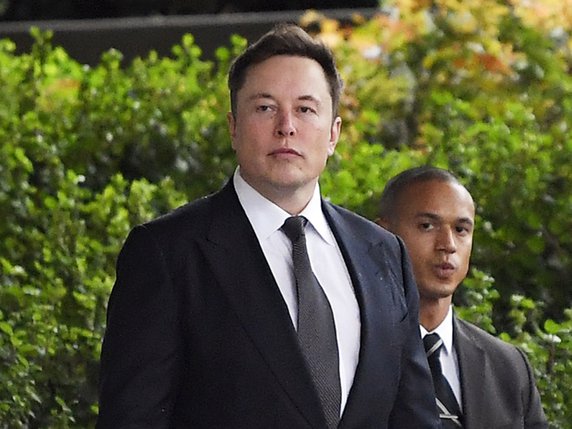 Le fantasque patron de Tesla, Elon Musk, a été acquitté vendredi dans son procès en diffamation qui se tenait à Los Angeles. © KEYSTONE/AP/MARK J. TERRILL
