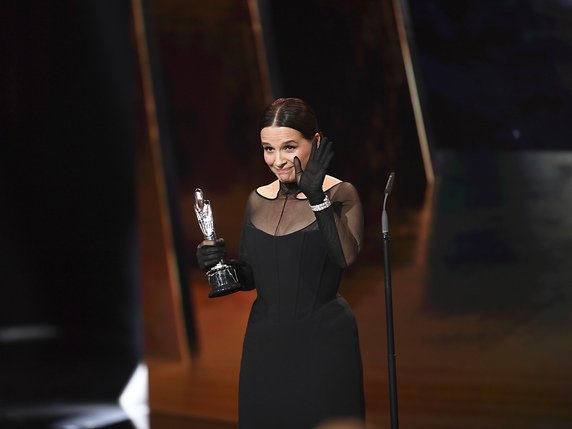 Juliette Binoche a reçu un prix spécial pour la contribution européenne au cinéma mondial. © KEYSTONE/AP dpa/BRITTA PEDERSEN