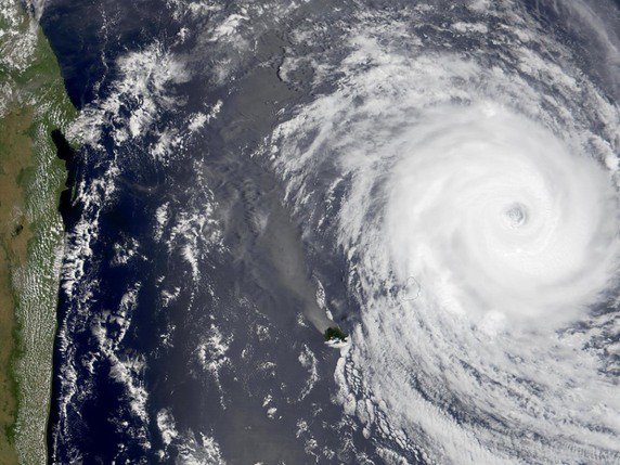 Le cyclone Belna est passé à 100 km des côtes de Mayotte (cliché symbolique/Keystone archives). © KEYSTONE/EPA AFPI/NASA