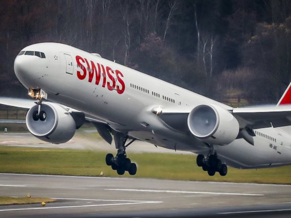 Swiss a transporté près de 1,4 million de passagers au mois de novembre, alors que le nombre de vols a légèrement diminué, avec à la clé un taux de remplissage dépassant les 80%. (archives) © KEYSTONE/CHRISTIAN MERZ